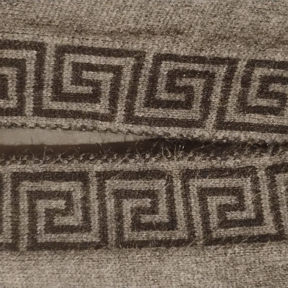 Beautiful grey/ black hooded cape/ shawl.No brand , no tags, unsure of size. - Picture 4 of 9